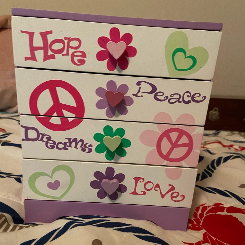 Little girls jewelry box